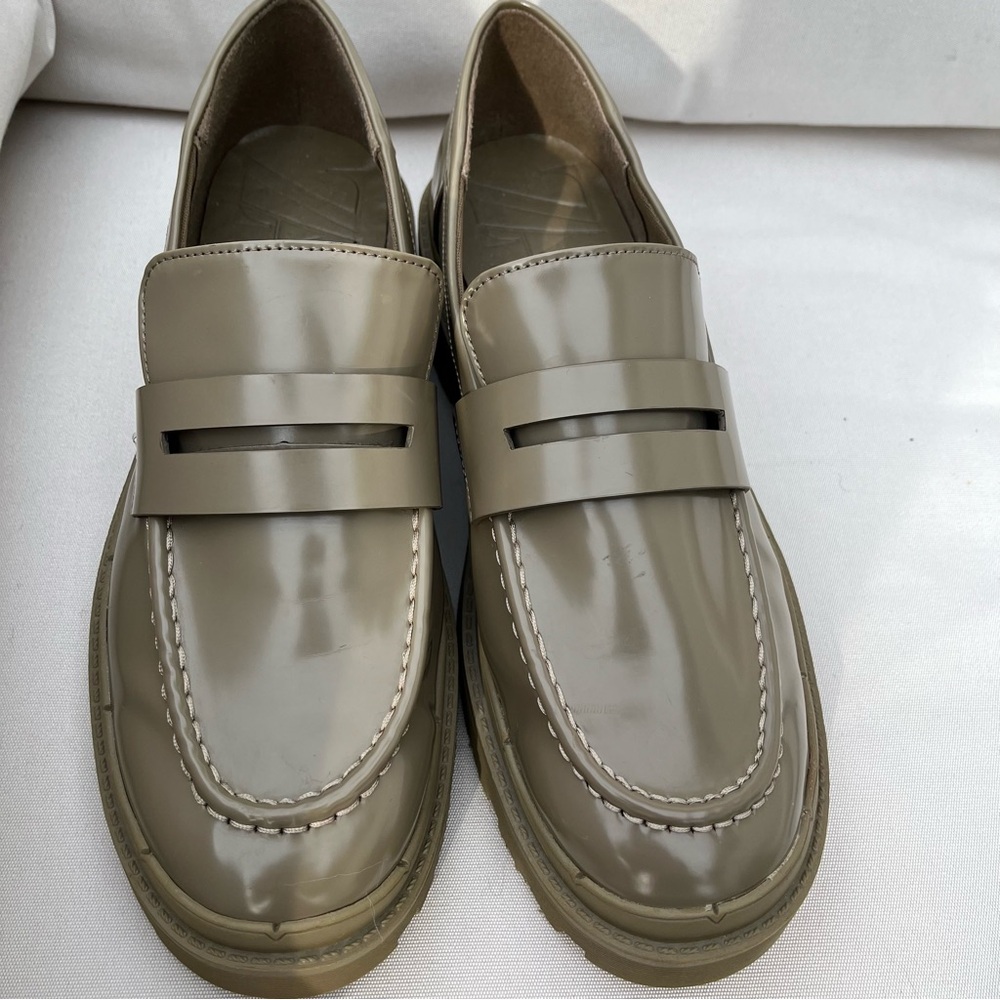 ZARA Patent Leather Chunky Loafers. Size 8. Green